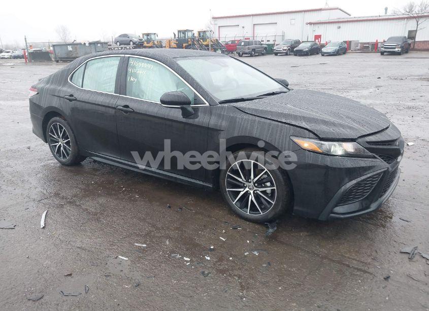 2024 Toyota Camry SE (VIN 4T1T11BK9RU125420) main photo