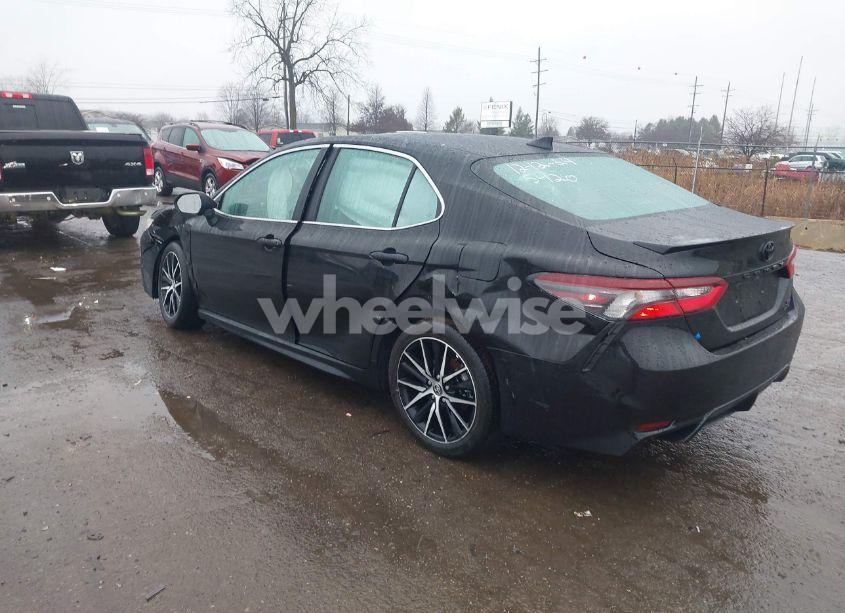 Photo 3 of 2024 Toyota Camry SE (VIN 4T1T11BK9RU125420)