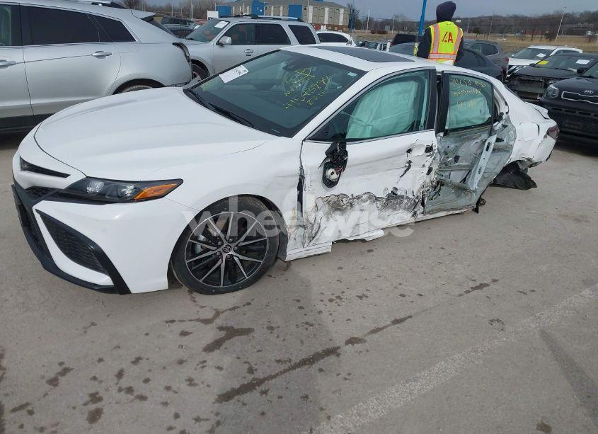 Photo 2 of 2021 Toyota Camry SE AWD (VIN 4T1T11BKXMU039932)