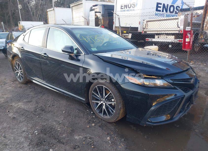 2024 Toyota Camry SE (VIN 4T1T11BKXRU122008) main photo