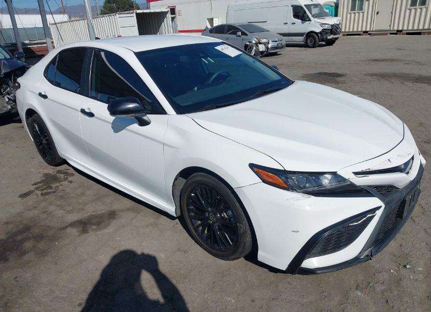 2022 Toyota Camry NIGHTSHADE EDITION HYBRID (VIN 4T1T31AK3NU032513) main photo