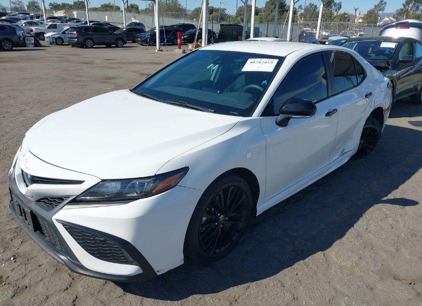 Photo 2 of 2022 Toyota Camry NIGHTSHADE EDITION HYBRID (VIN 4T1T31AK3NU032513)