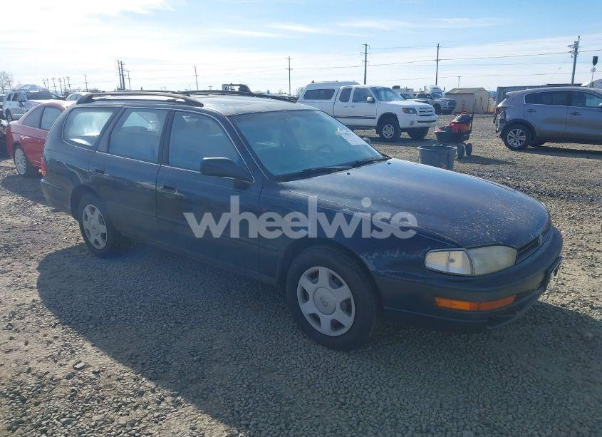 1993 Toyota Camry LE (VIN 4T1VK12W2PU089317) main photo