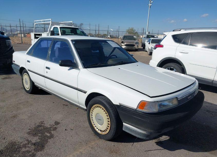 1990 Toyota Camry DLX (VIN 4T1VV21EXLU011643) main photo