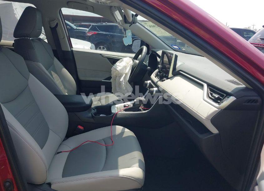 Photo 5 of 2024 Toyota Rav4 XLE PREMIUM (VIN 4T3B6RFV1RU157916)