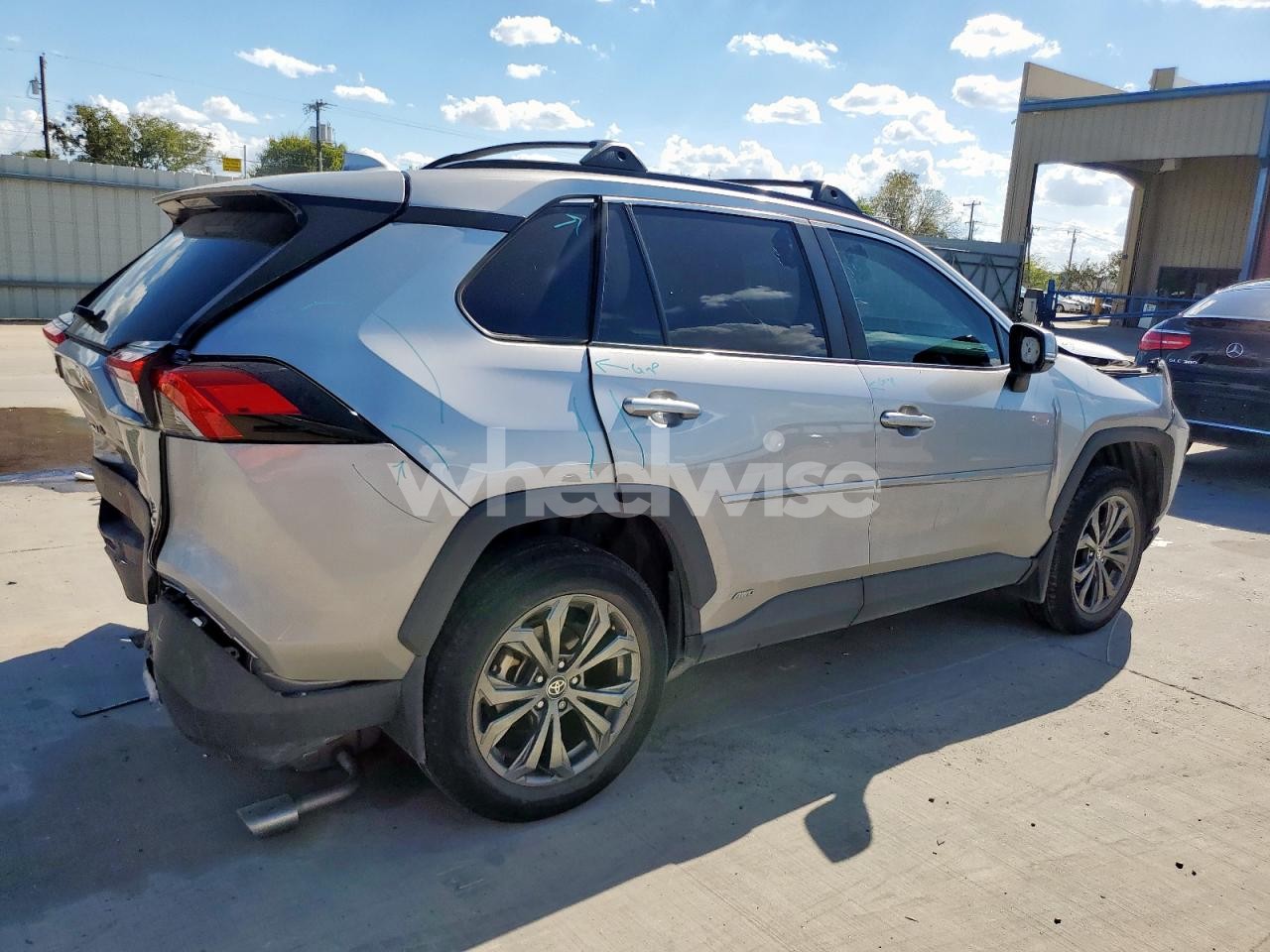 Photo 3 of 2024 TOYOTA RAV4 XLE PREMIUM (VIN 4T3B6RFV4RU151897)