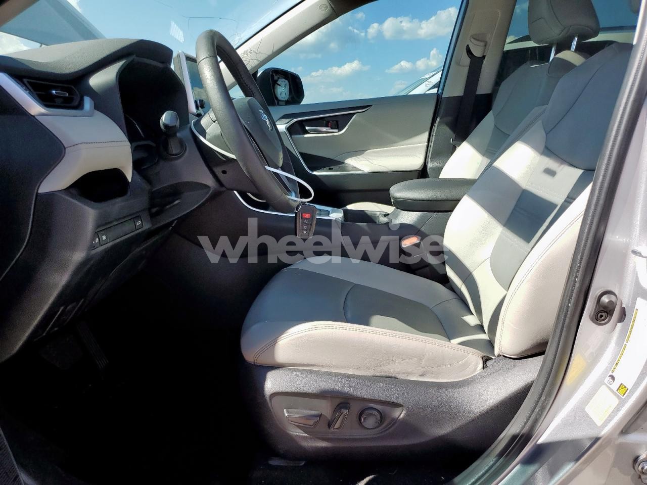 Photo 7 of 2024 TOYOTA RAV4 XLE PREMIUM (VIN 4T3B6RFV4RU151897)