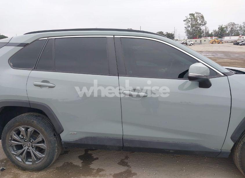 Photo 13 of 2022 Toyota Rav4 XLE PREMIUM (VIN 4T3B6RFV8NU102695)