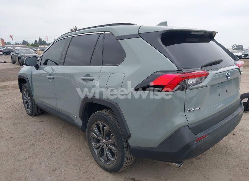 Photo 3 of 2022 Toyota Rav4 XLE PREMIUM (VIN 4T3B6RFV8NU102695)