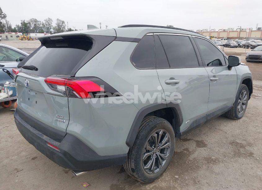 Photo 4 of 2022 Toyota Rav4 XLE PREMIUM (VIN 4T3B6RFV8NU102695)