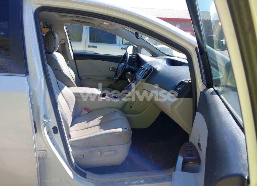 Photo 5 of 2010 Toyota Venza (VIN 4T3BA3BB1AU015805)