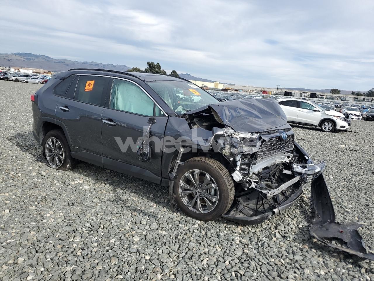 Photo 4 of 2022 TOYOTA RAV4 LIMITED (VIN 4T3D6RFV4NU073107)