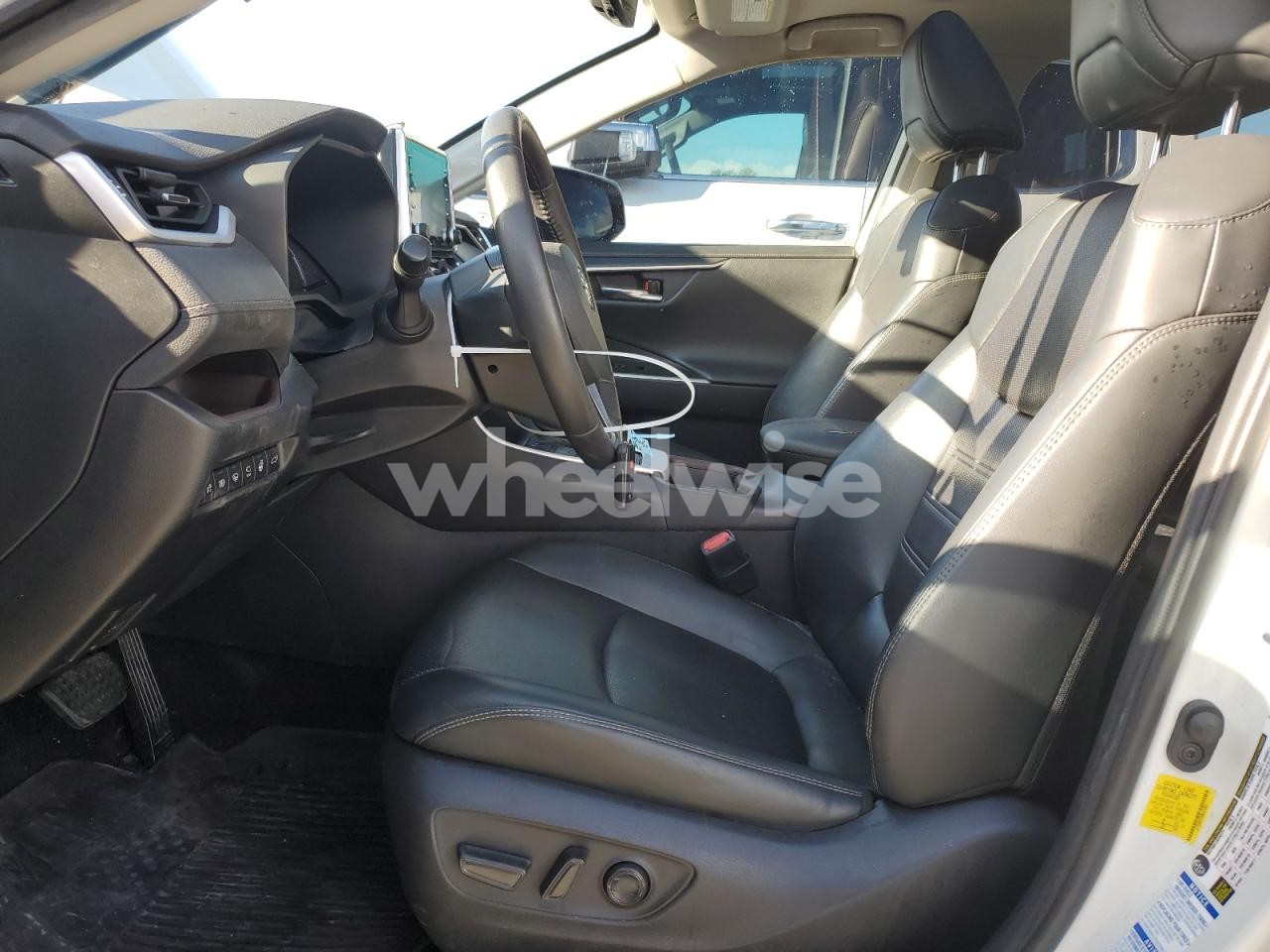 Photo 7 of 2021 TOYOTA RAV4 LIMITED (VIN 4T3D6RFV5MU012959)