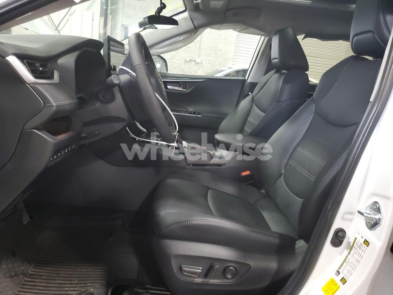 Photo 7 of 2024 TOYOTA RAV4 LIMITED (VIN 4T3D6RFV9RU174231)