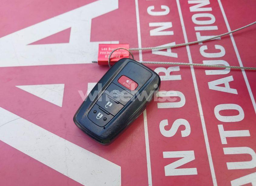 Photo 11 of 2020 Toyota Rav4 HYBRID XSE (VIN 4T3EWRFV6LU004095)