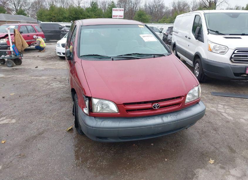 1998 Toyota Sienna CE (VIN 4T3GF19C4WU031501) main photo