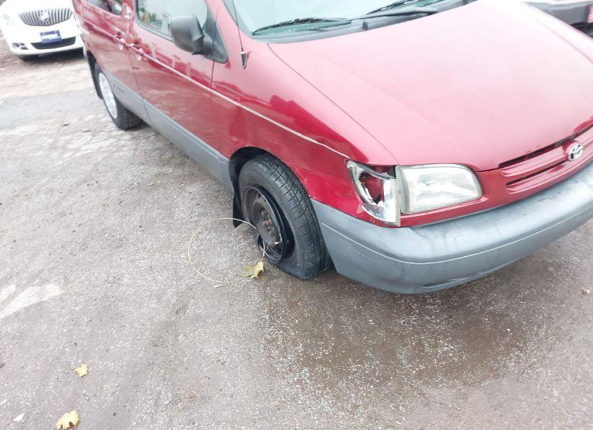 Photo 6 of 1998 Toyota Sienna CE (VIN 4T3GF19C4WU031501)