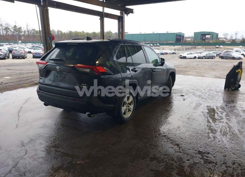 Photo 4 of 2021 Toyota Rav4 HYBRID XLE (VIN 4T3R6RFV0MU016522)