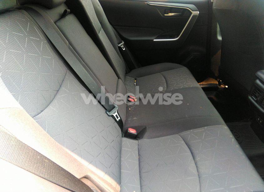 Photo 8 of 2021 Toyota Rav4 XLE HYBRID (VIN 4T3R6RFV3MU007040)