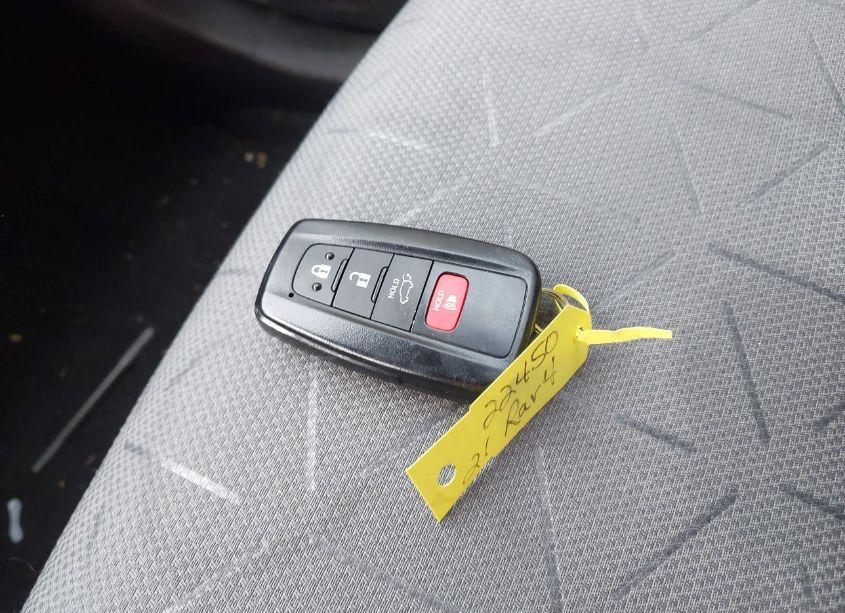 Photo 11 of 2021 Toyota Rav4 HYBRID XLE (VIN 4T3R6RFV3MU018233)