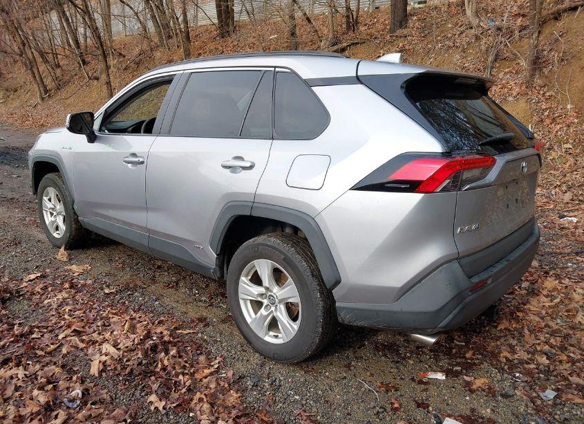 Photo 3 of 2021 Toyota Rav4 HYBRID XLE (VIN 4T3R6RFV3MU018233)