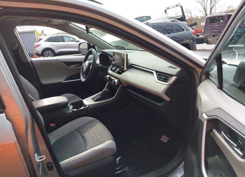 Photo 5 of 2021 Toyota Rav4 HYBRID XLE (VIN 4T3R6RFV3MU018233)