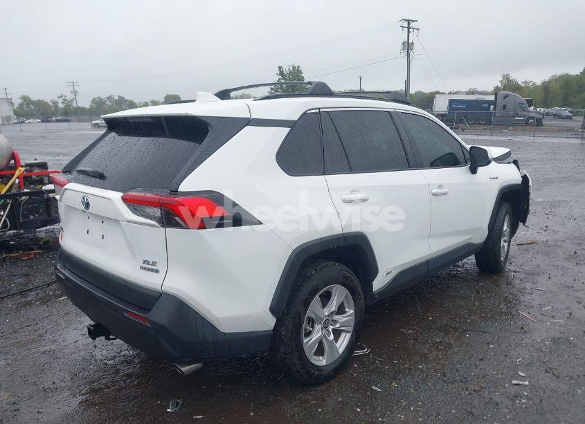 Photo 4 of 2021 Toyota Rav4 HYBRID XLE (VIN 4T3R6RFV6MU007601)