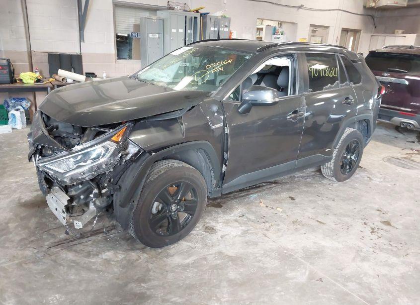 Photo 2 of 2020 Toyota Rav4 HYBRID XLE (VIN 4T3R6RFV8LU002754)