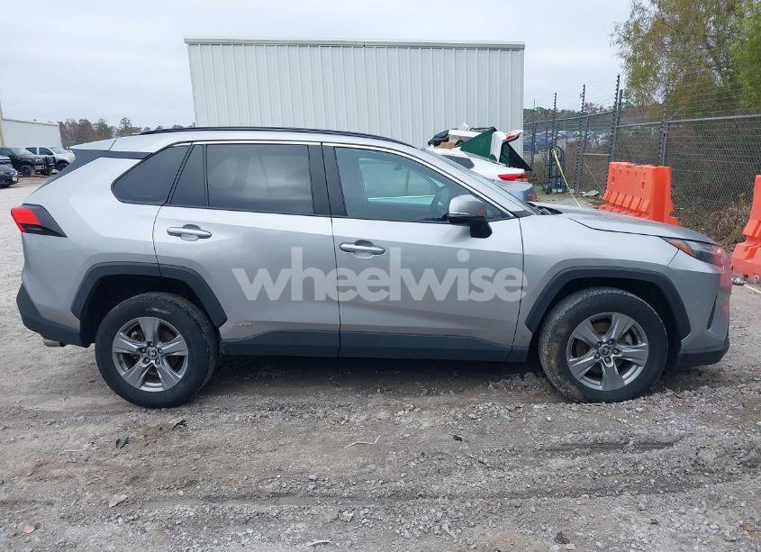 Photo 13 of 2022 Toyota Rav4 HYBRID XLE (VIN 4T3RWRFV0NU074874)