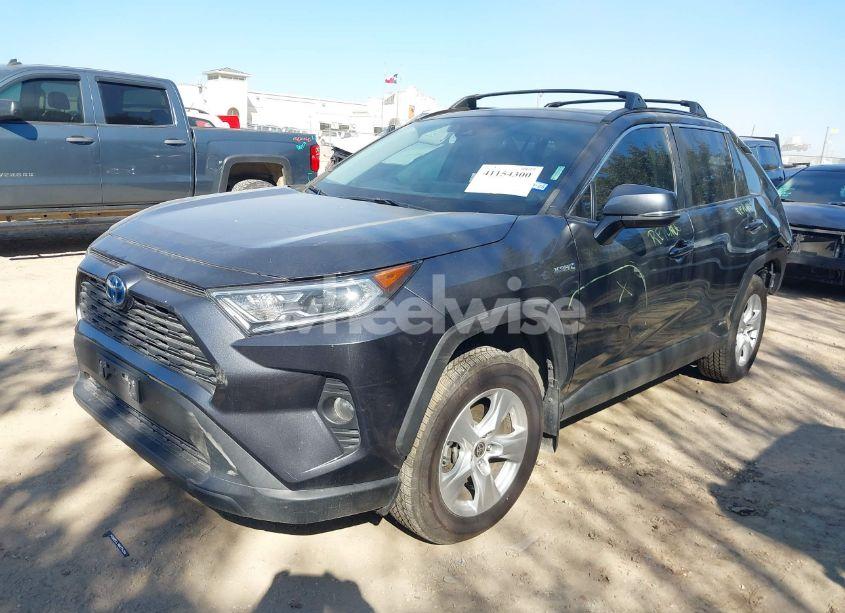 Photo 2 of 2021 Toyota Rav4 HYBRID XLE (VIN 4T3RWRFV1MU017694)