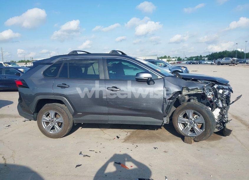 Photo 13 of 2022 Toyota Rav4 HYBRID XLE (VIN 4T3RWRFV2NU061625)