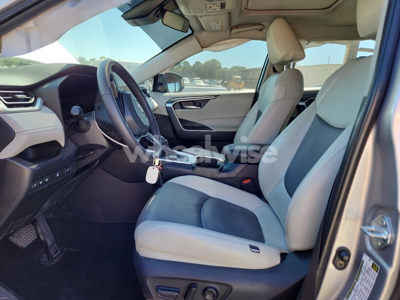 Photo 7 of 2024 TOYOTA RAV4 XLE (VIN 4T3RWRFV3RU162873)