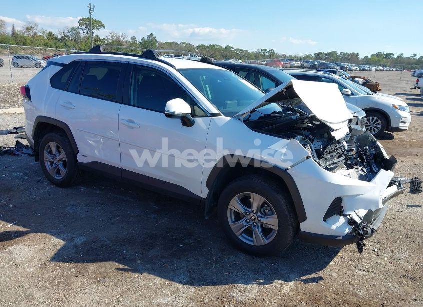 2022 Toyota Rav4 HYBRID XLE (VIN 4T3RWRFV4NU063862) main photo