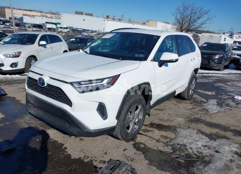 Photo 2 of 2022 Toyota Rav4 HYBRID XLE (VIN 4T3RWRFV4NU067622)
