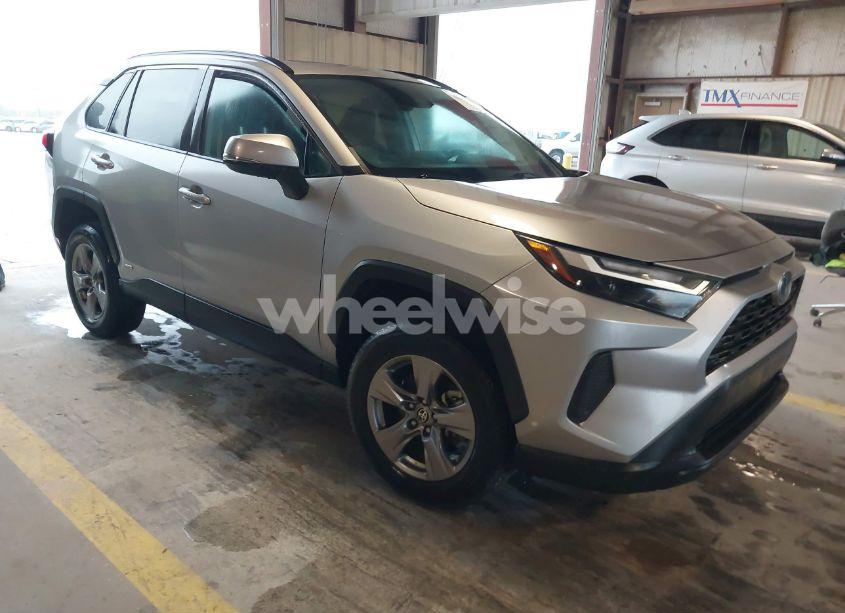 2022 Toyota Rav4 HYBRID XLE (VIN 4T3RWRFV5NU064972) main photo