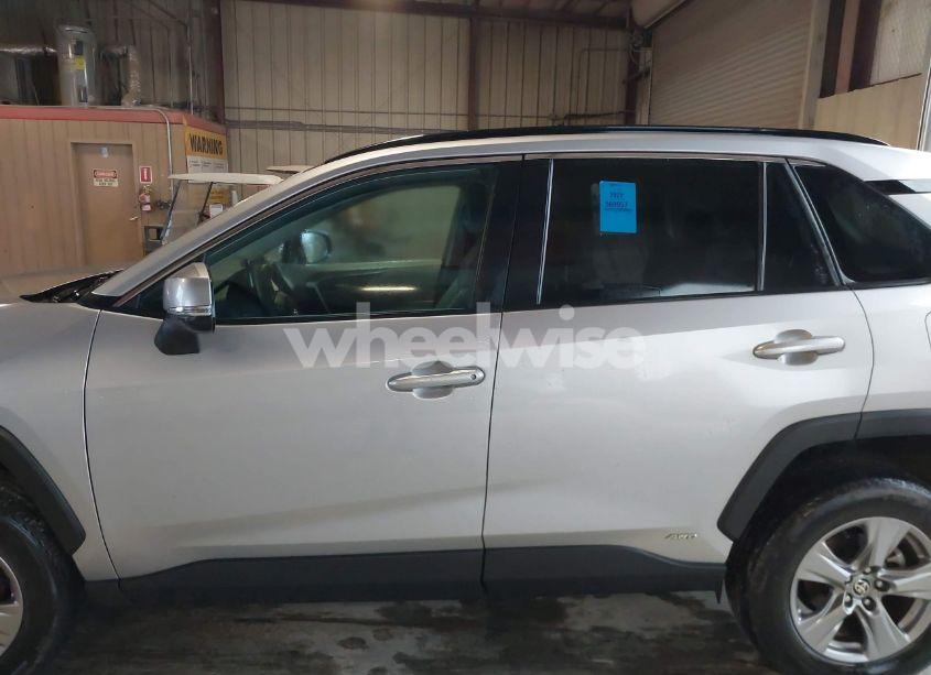 Photo 14 of 2022 Toyota Rav4 HYBRID XLE (VIN 4T3RWRFV5NU064972)