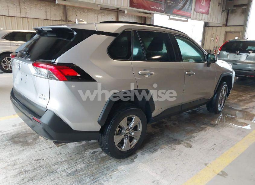 Photo 4 of 2022 Toyota Rav4 HYBRID XLE (VIN 4T3RWRFV5NU064972)