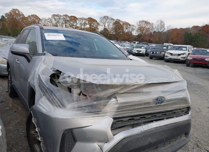2022 Toyota Rav4 HYBRID XLE (VIN 4T3RWRFV5NU075034) main photo