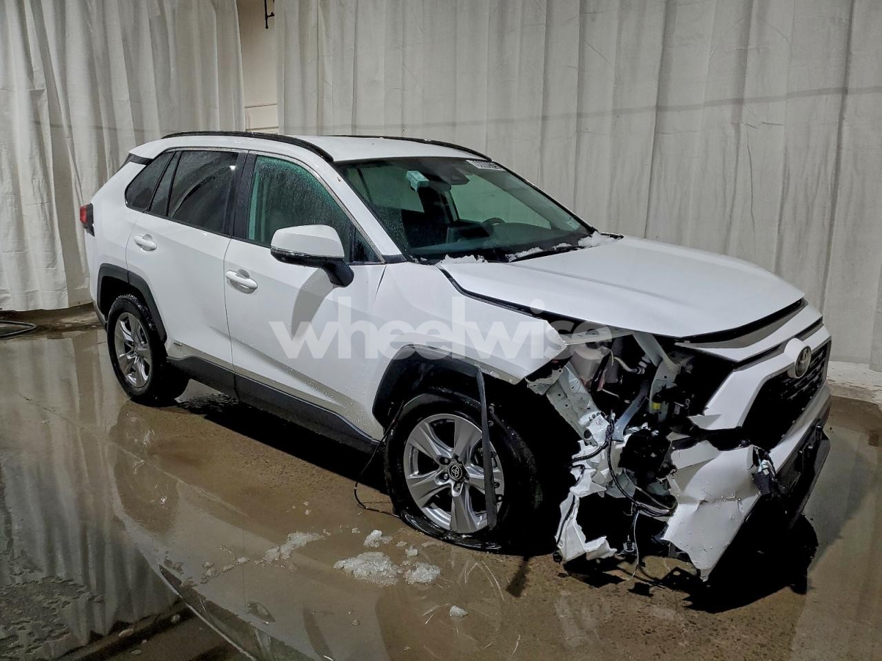 Photo 4 of 2025 TOYOTA RAV4 XLE (VIN 4T3RWRFV5SU167448)