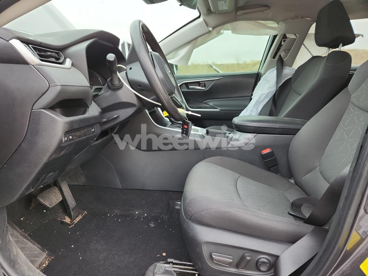 Photo 7 of 2024 TOYOTA RAV4 XLE (VIN 4T3RWRFV6RU129477)