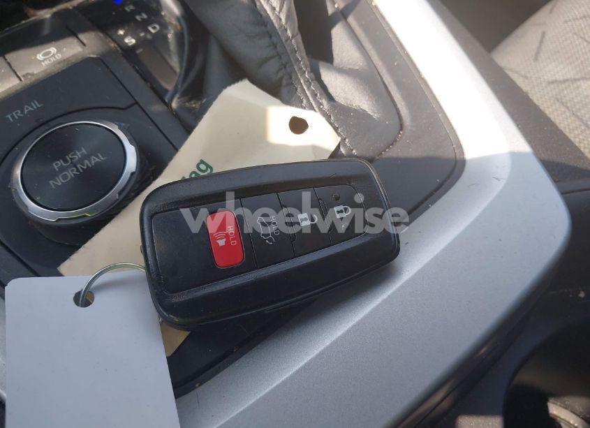 Photo 11 of 2021 Toyota Rav4 HYBRID XLE (VIN 4T3RWRFV7MU043264)