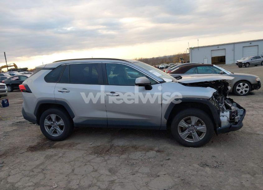 Photo 13 of 2022 Toyota Rav4 HYBRID XLE (VIN 4T3RWRFV7NU052211)