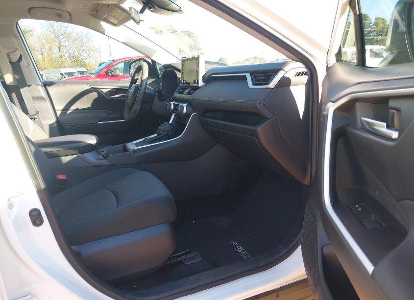 Photo 5 of 2021 Toyota Rav4 HYBRID XLE (VIN 4T3RWRFV8MU020818)