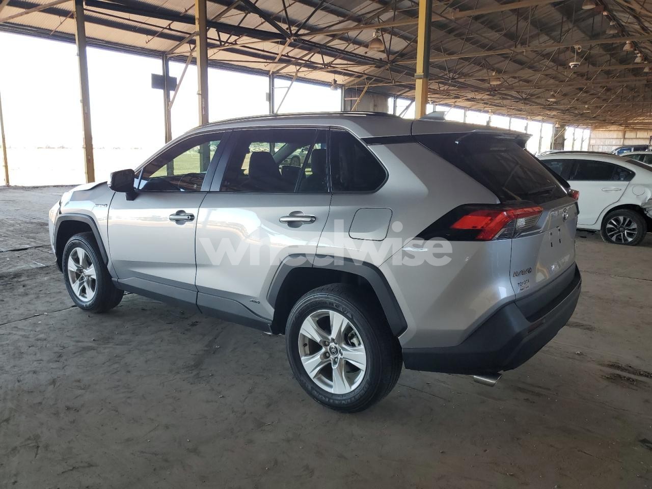 Photo 2 of 2021 TOYOTA RAV4 XLE (VIN 4T3RWRFV8MU022357)
