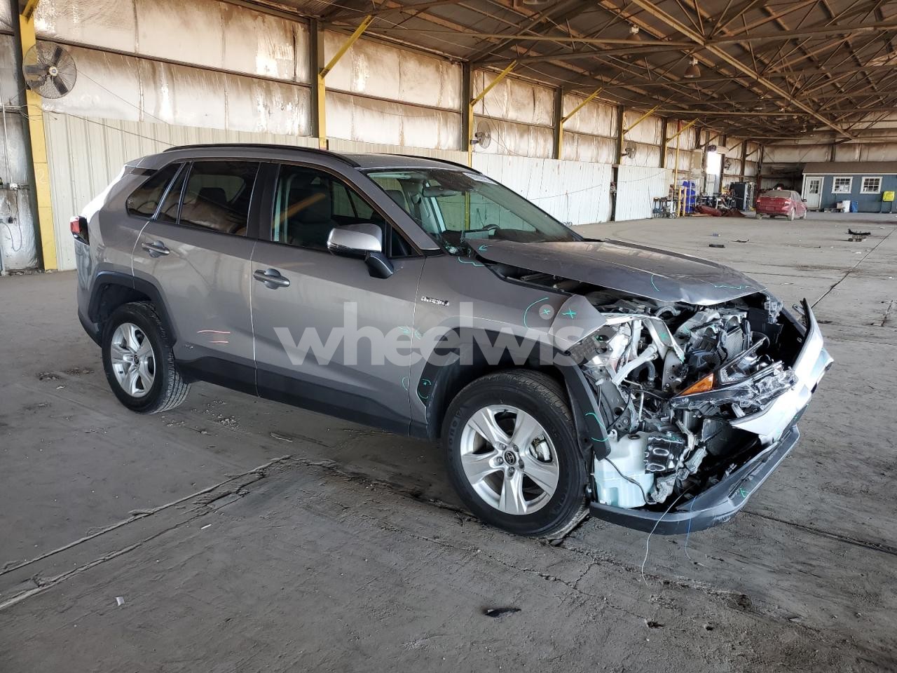 Photo 4 of 2021 TOYOTA RAV4 XLE (VIN 4T3RWRFV8MU022357)