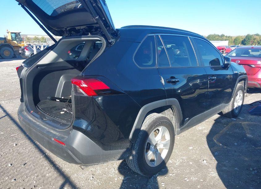 Photo 4 of 2021 Toyota Rav4 HYBRID XLE (VIN 4T3RWRFV8MU031978)