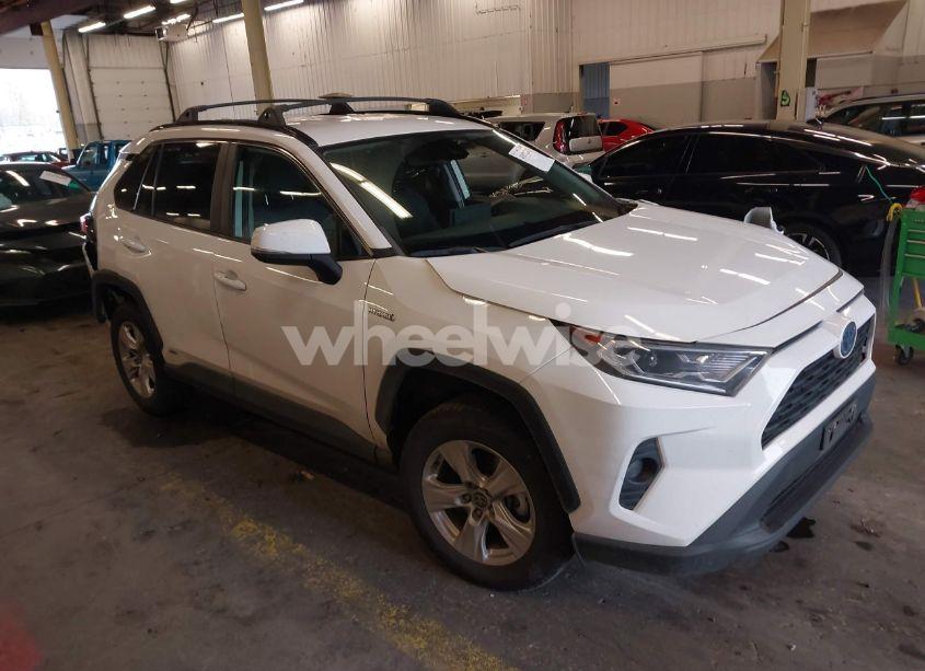2021 Toyota Rav4 HYBRID XLE (VIN 4T3RWRFV8MU033987) main photo