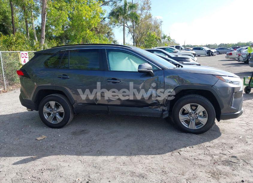 Photo 13 of 2022 Toyota Rav4 HYBRID XLE (VIN 4T3RWRFV8NU062309)