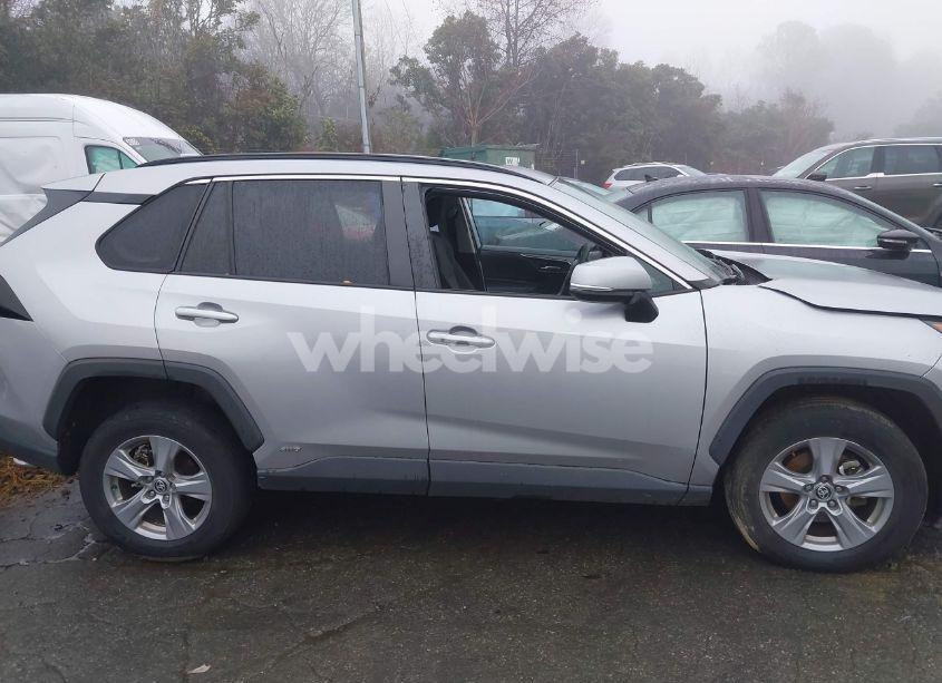 Photo 13 of 2022 Toyota Rav4 HYBRID XLE (VIN 4T3RWRFV9NU051982)