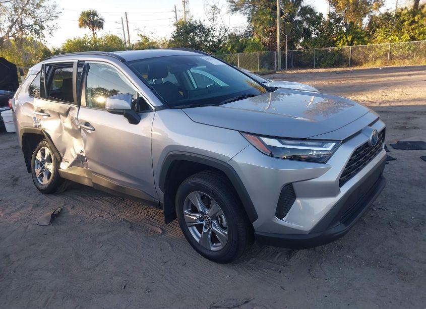 2024 Toyota Rav4 HYBRID XLE (VIN 4T3RWRFVXRU114528) main photo